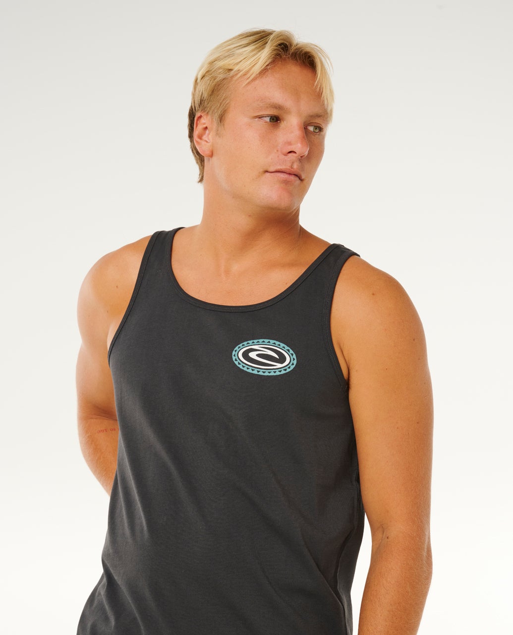 0Y4MTE_8264_6_1759134426000